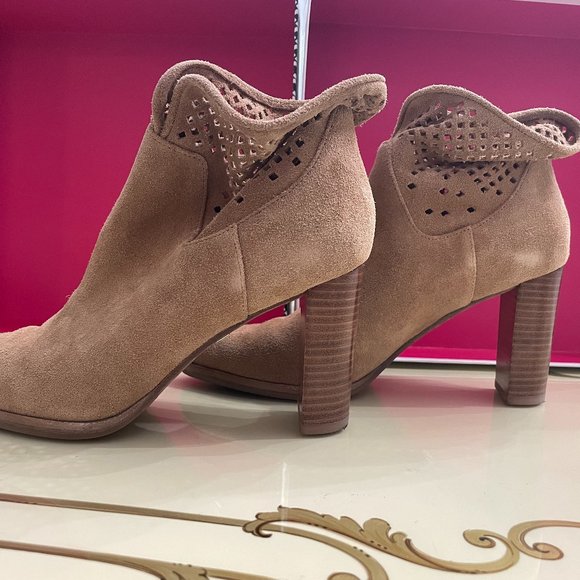 COPY - New DVF Jaen Tan 8 Suede Bootie Heels - Picture 1 of 8